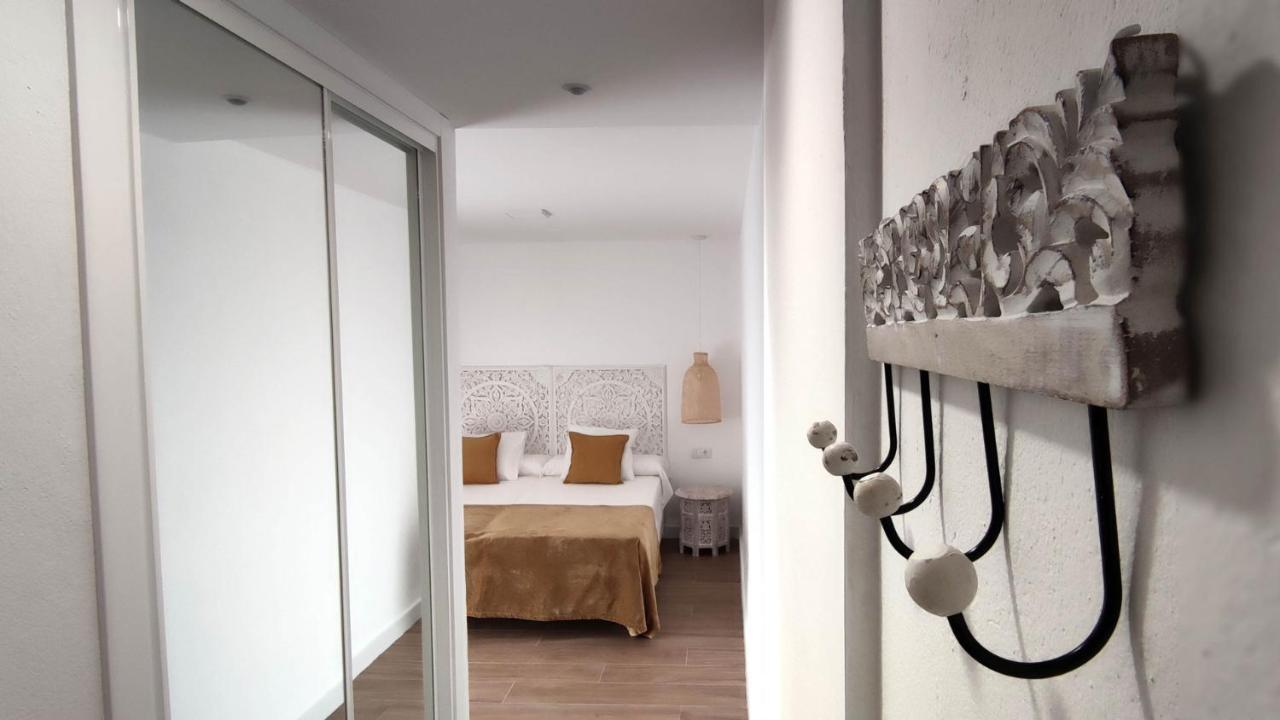 La Posada De Lola - Adults Only Hotel Болоня Екстериор снимка