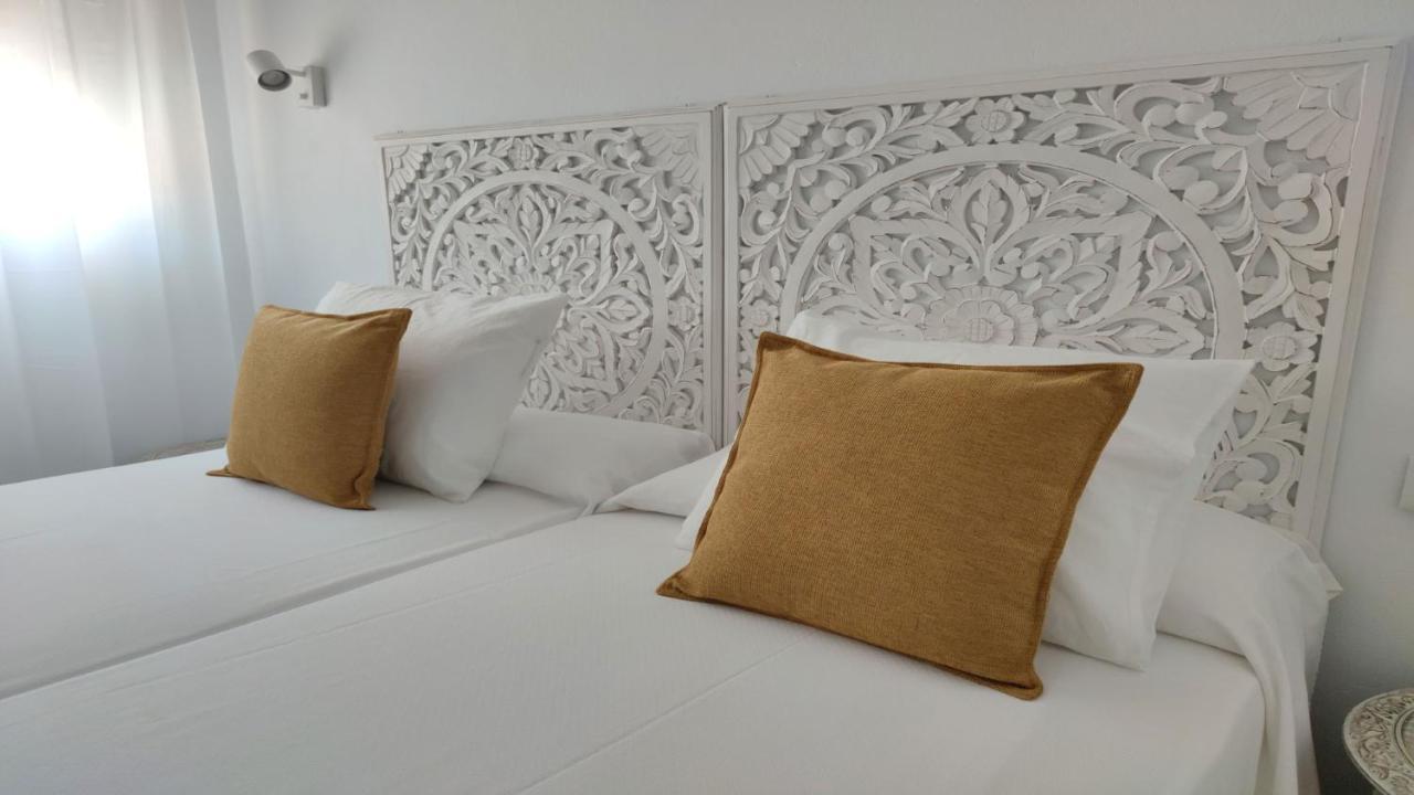 La Posada De Lola - Adults Only Hotel Болоня Екстериор снимка