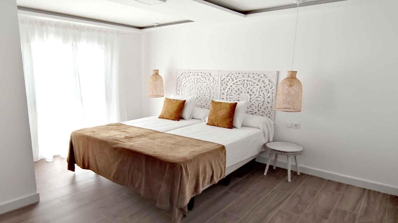 La Posada De Lola - Adults Only Hotel Болоня Екстериор снимка