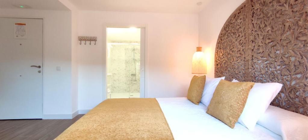 La Posada De Lola - Adults Only Hotel Болоня Екстериор снимка